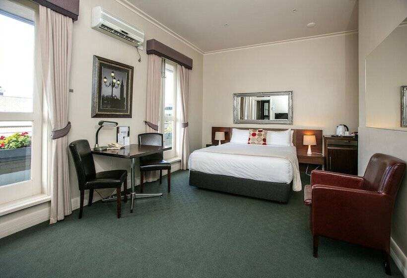 デラックスルーム, Oscars Hotel And Cafe Bar