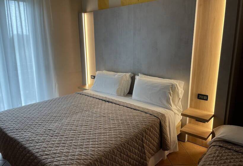 חדר סטנדרט לשלושה עם מרפסת, Villa Rosa