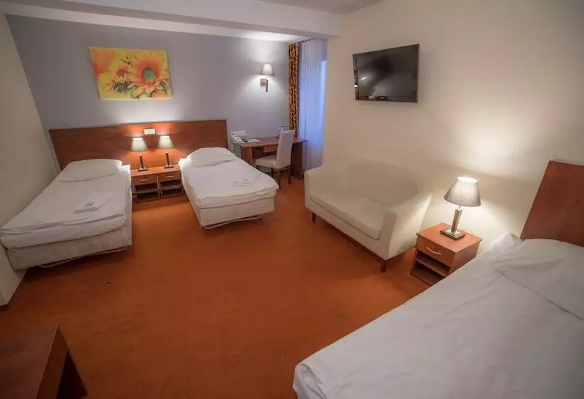 Economy Triple Room, Gordon