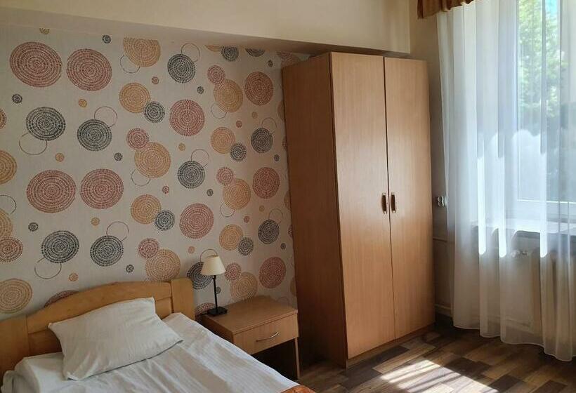 اتاق استاندارد یک نفره, Iskra