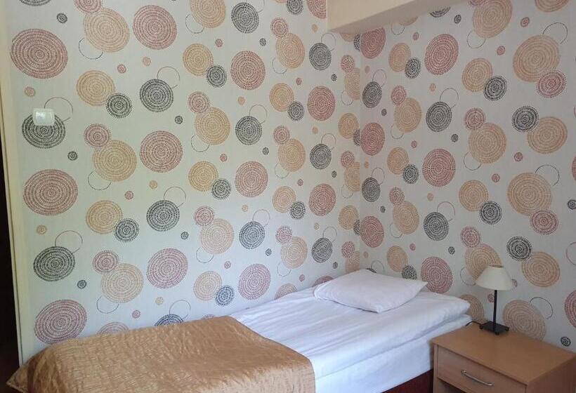 اتاق استاندارد یک نفره, Iskra