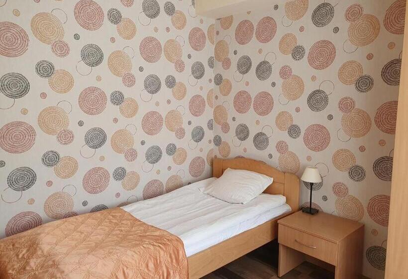 اتاق استاندارد یک نفره, Iskra