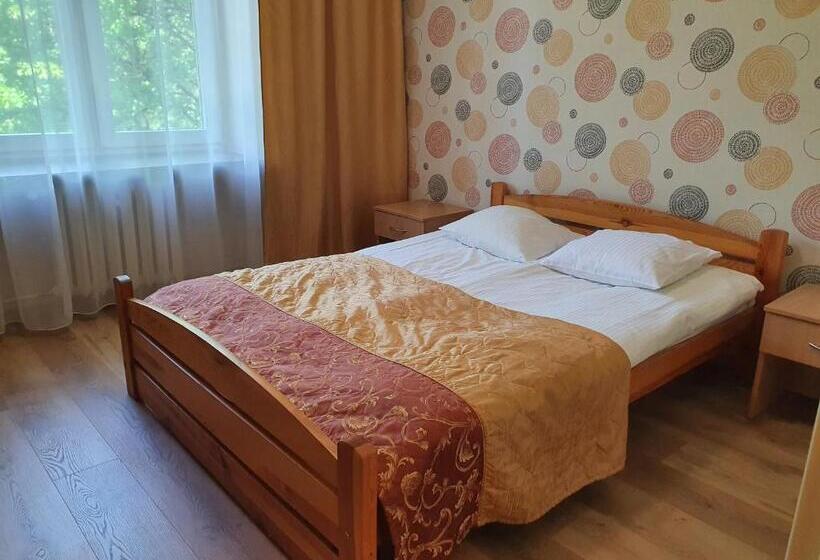 اتاق استاندارد, Iskra