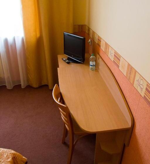 اتاق استاندارد سه نفره, Iskra