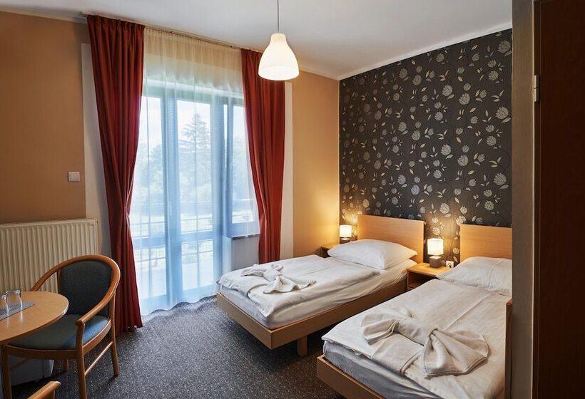 Quarto Estandar, Korona
