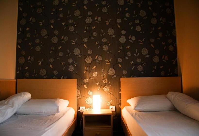 Quarto Estandar, Korona