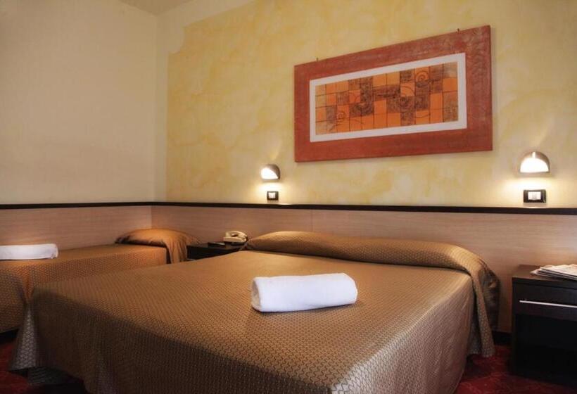 Habitació Triple Estàndard amb Balcó, Ori