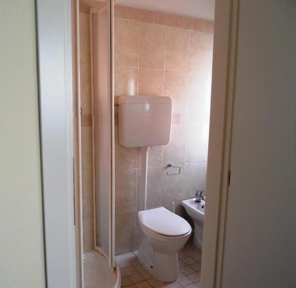 Habitació Estàndard, Ori