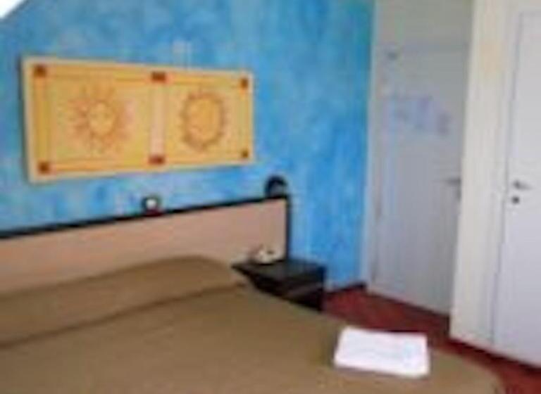 Habitació Estàndard, Ori