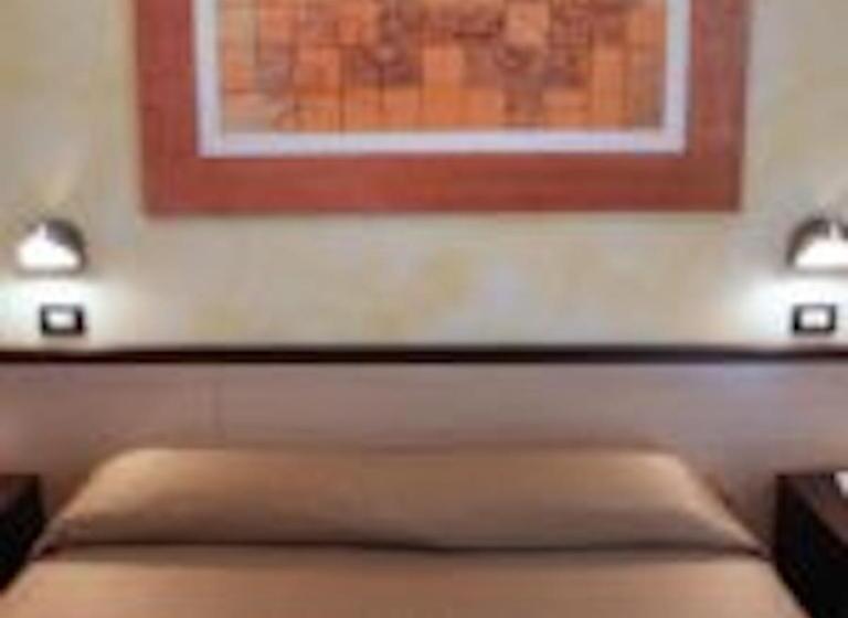 Economy Quadruple Room, Ori