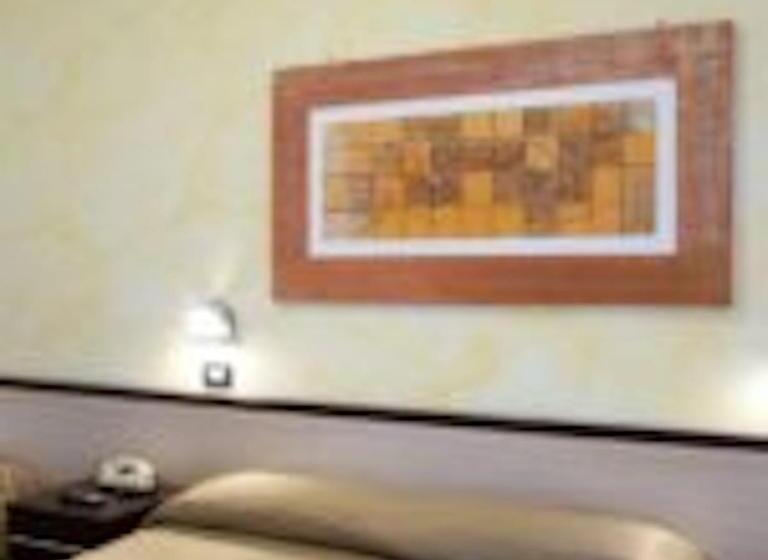 Habitació Quàdruple Economy, Ori