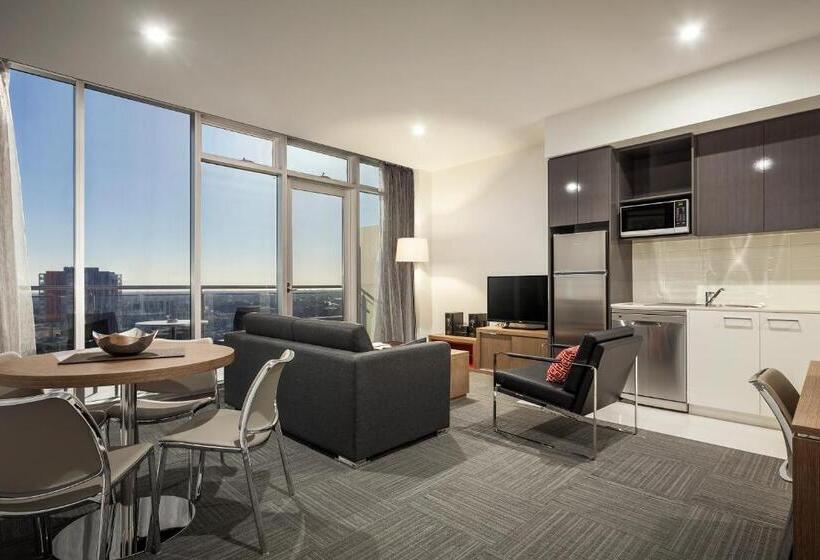 شقة غرفتين, Quest On Franklin