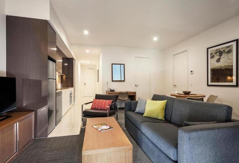 شقة 3 غرف, Quest On Franklin