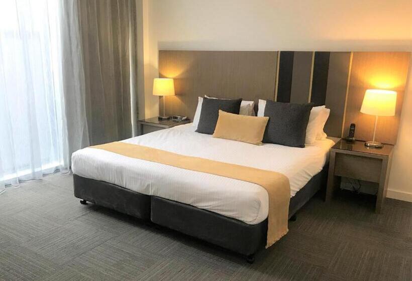 شقة غرفة واحدة, Quest On Franklin