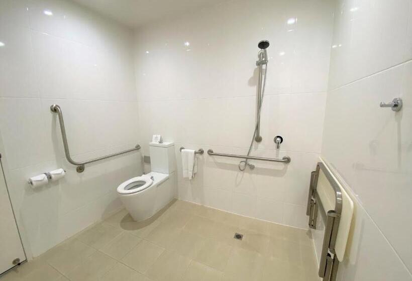 شقة غرفة واحدة, Quest On Franklin