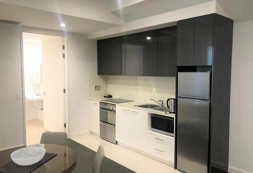 شقة غرفتين, Quest On Franklin