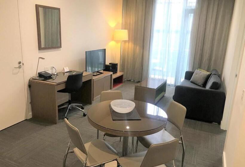 شقة غرفتين, Quest On Franklin