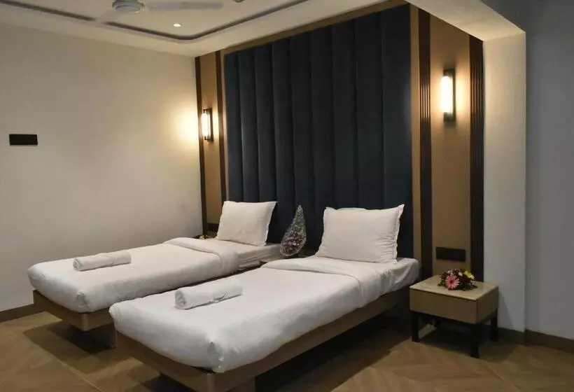 Superior Room, Supreme