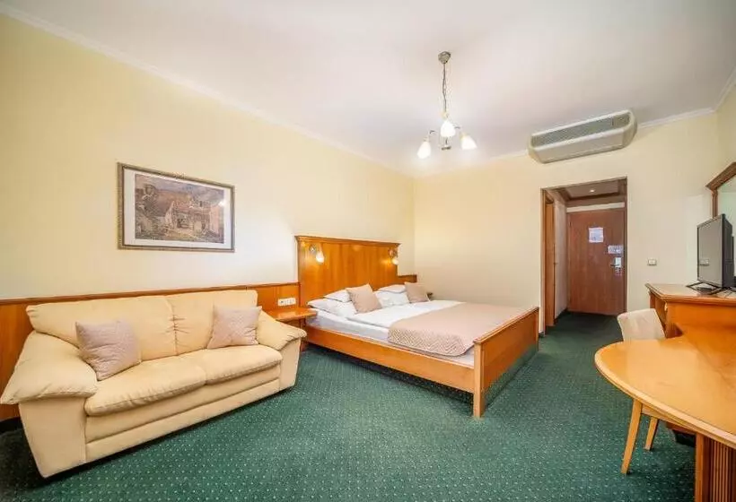 اتاق استاندارد سه نفره, Wellness Hotel Kager Harkány