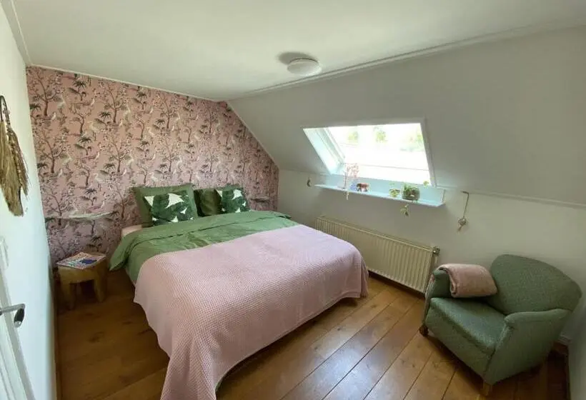 スタンダードルーム, Het Opgemaakte Bed