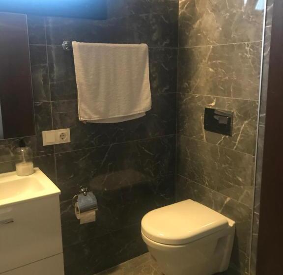 庭の見える１ベッドルームアパートメント, Golden Lake Aparts