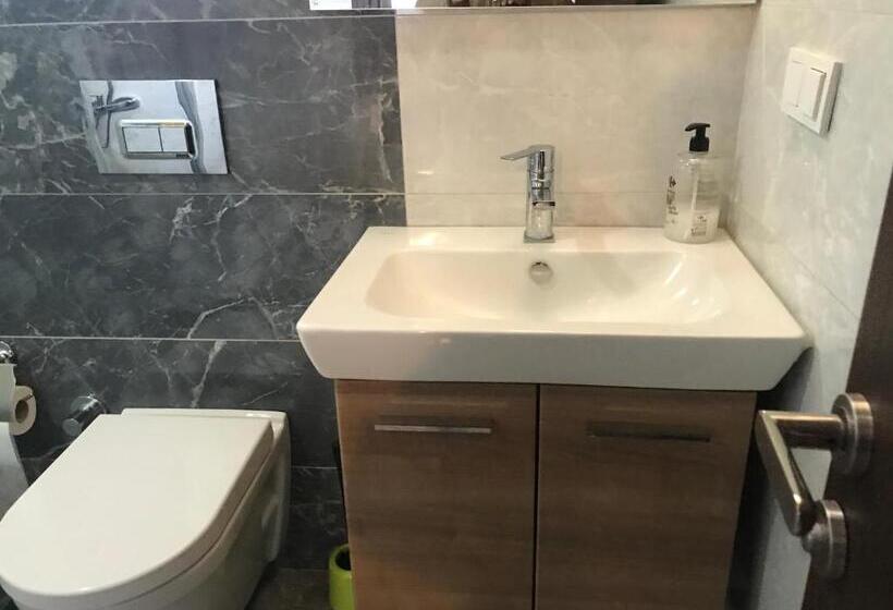 庭の見える１ベッドルームアパートメント, Golden Lake Aparts