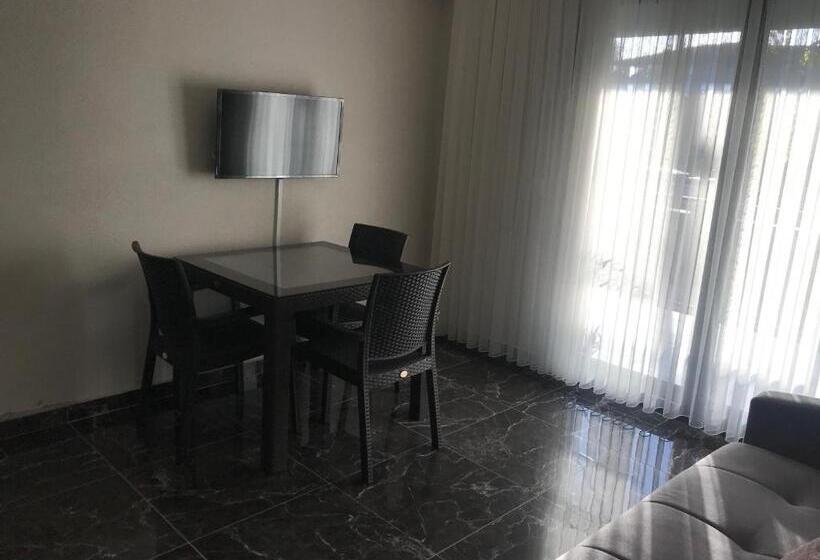 1 Bedroom Apartment Lake View, Golden Lake Aparts