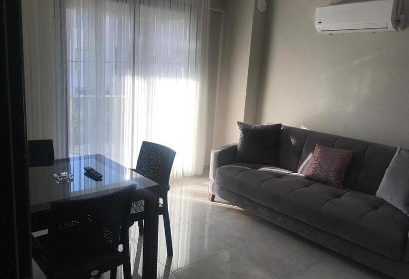 1 Bedroom Apartment Lake View, Golden Lake Aparts