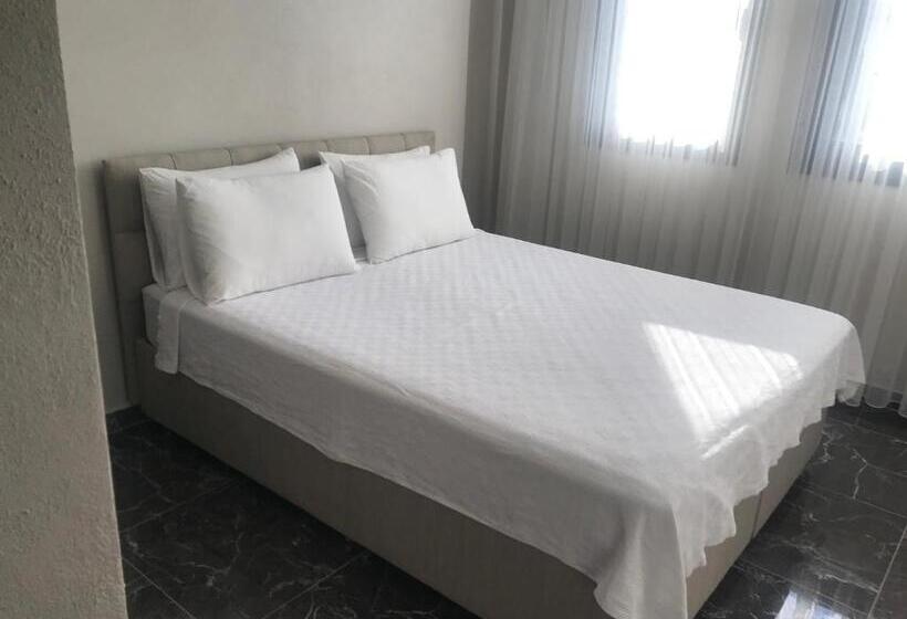 1 Bedroom Apartment Lake View, Golden Lake Aparts