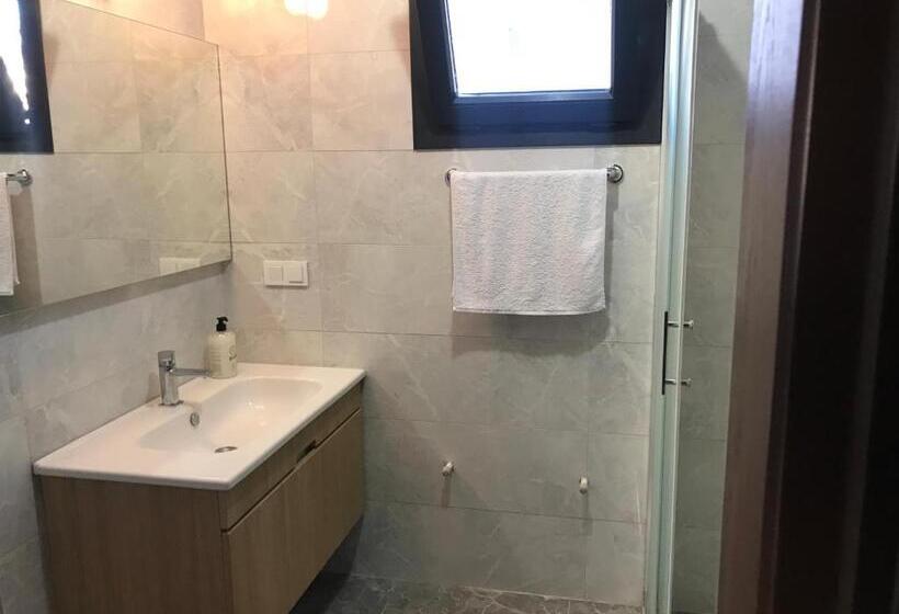 1 Bedroom Apartment Lake View, Golden Lake Aparts