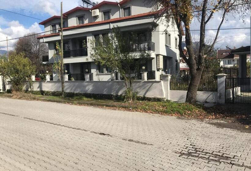 庭の見える１ベッドルームアパートメント, Golden Lake Aparts