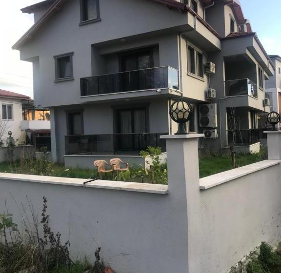 庭の見える１ベッドルームアパートメント, Golden Lake Aparts