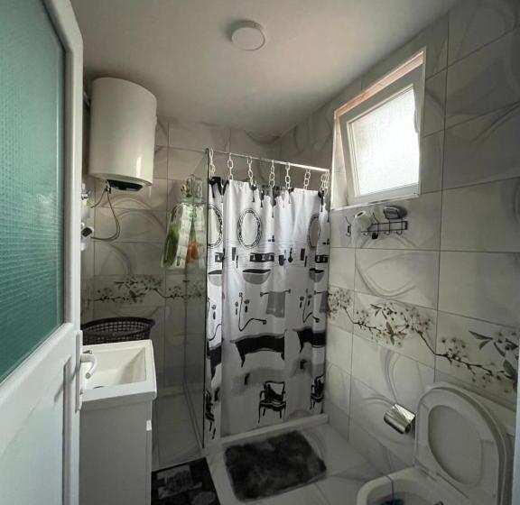 اتاق لوکس, Got Prishtina Hostel