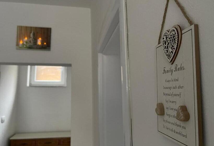اتاق استاندارد یک نفره, Got Prishtina Hostel