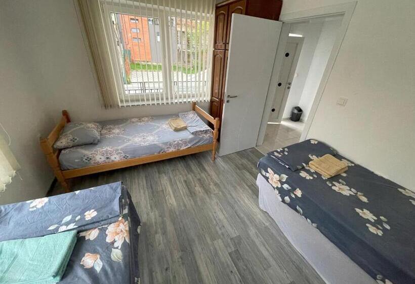 اتاق راحتی سه تخته, Got Prishtina Hostel