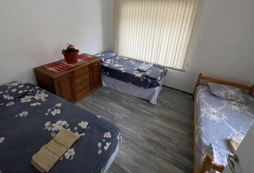 اتاق راحتی سه تخته, Got Prishtina Hostel