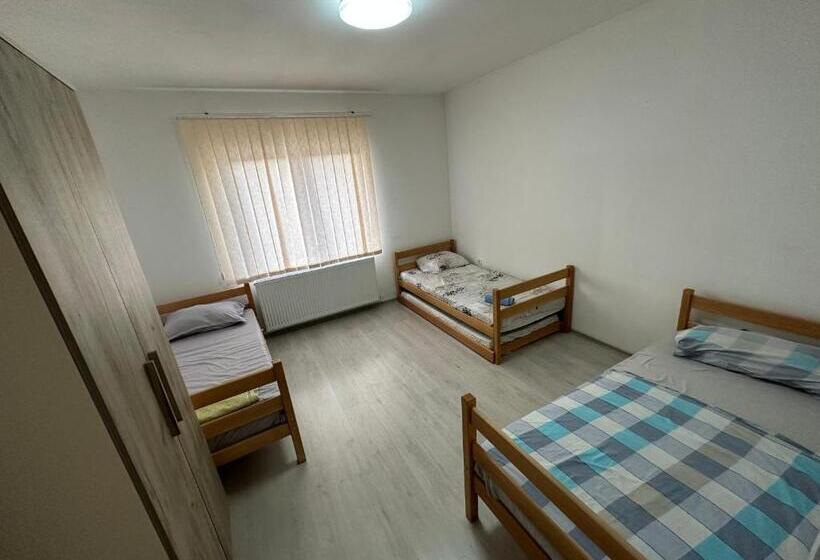 Economy Triple Room, Got Prishtina Hostel