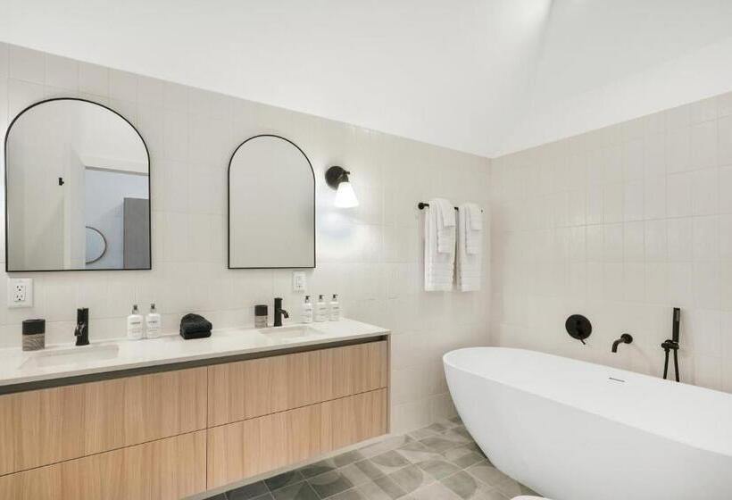 اتاق استاندارد با چشم‌انداز باغ, Cobalt Coast Resort