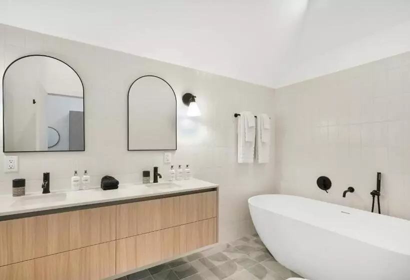 اتاق استاندارد با چشم‌انداز باغ, Cobalt Coast Resort