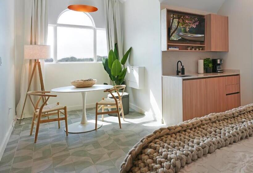 اتاق استاندارد با تخت بزرگ, Cobalt Coast Resort