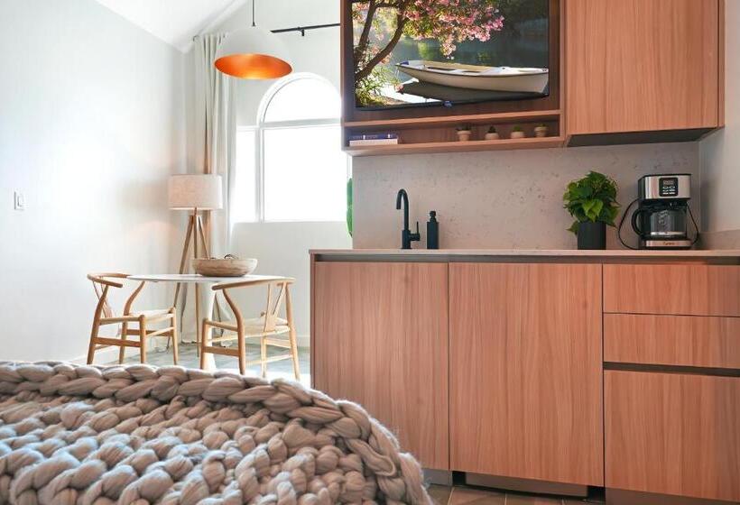 اتاق استاندارد با تخت بزرگ, Cobalt Coast Resort