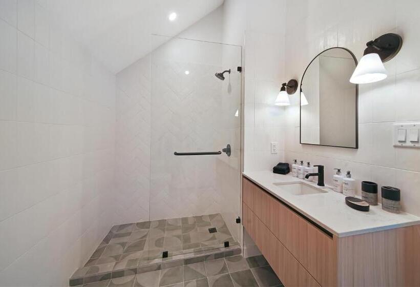 اتاق استاندارد با تخت بزرگ, Cobalt Coast Resort