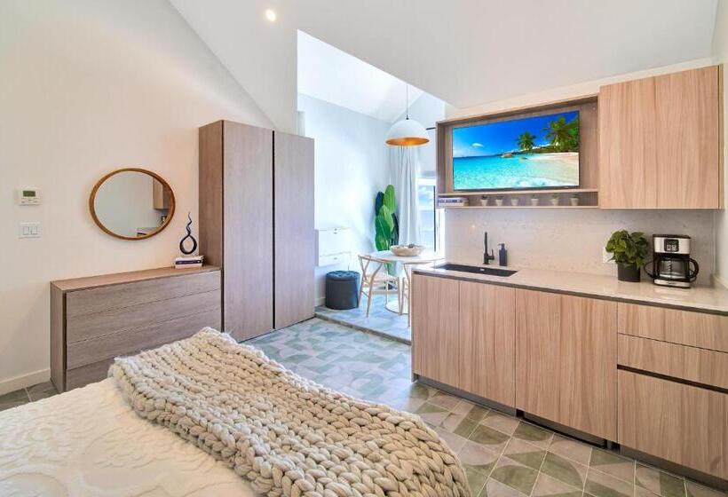 اتاق استاندارد با چشم‌انداز دریا, Cobalt Coast Resort