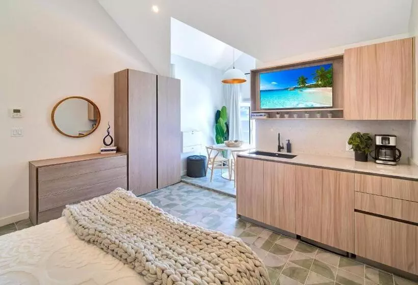 اتاق استاندارد با چشم‌انداز دریا, Cobalt Coast Resort