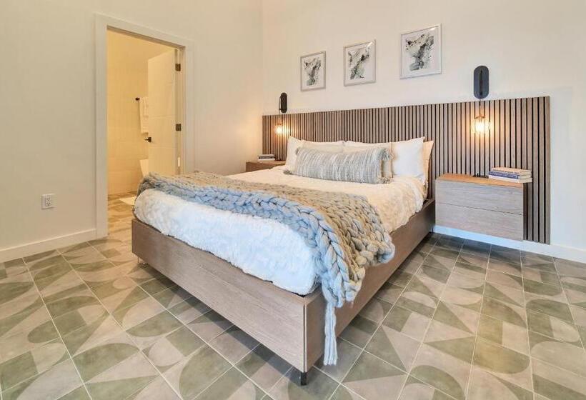 اتاق استاندارد با چشم‌انداز دریا, Cobalt Coast Resort