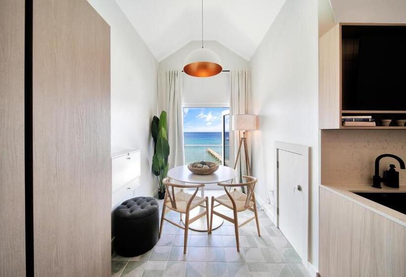 اتاق استاندارد با چشم‌انداز دریا, Cobalt Coast Resort