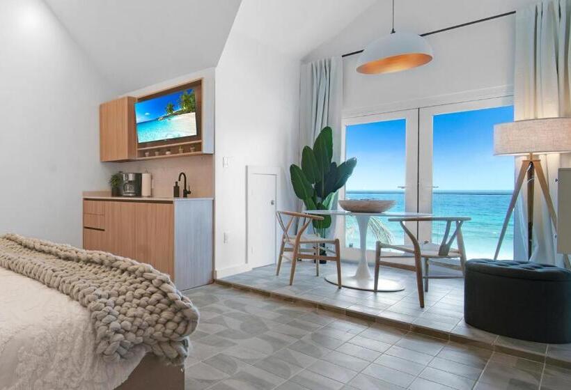 اتاق استاندارد با تخت بزرگ, Cobalt Coast Resort