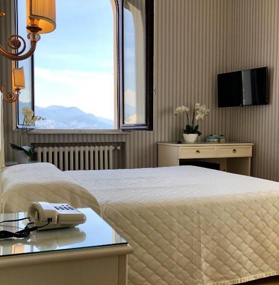 Superior room with lake view, Du Parc