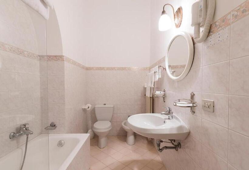 Superior room with lake view, Du Parc