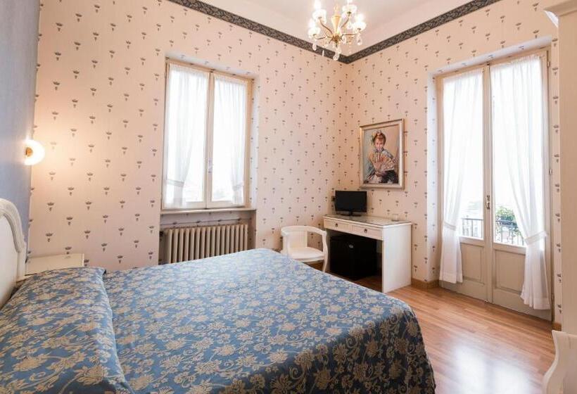 Superior room with lake view, Du Parc
